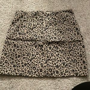Leopard print mini skirt!